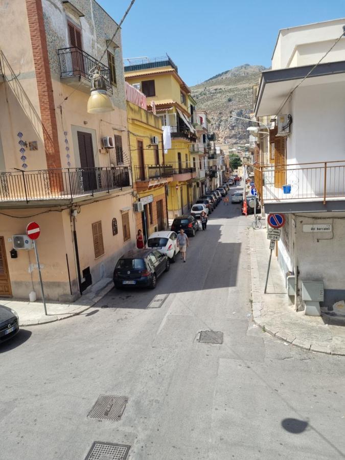 L'Angolo Dei Barcaioli Apartment Palermo Bagian luar foto