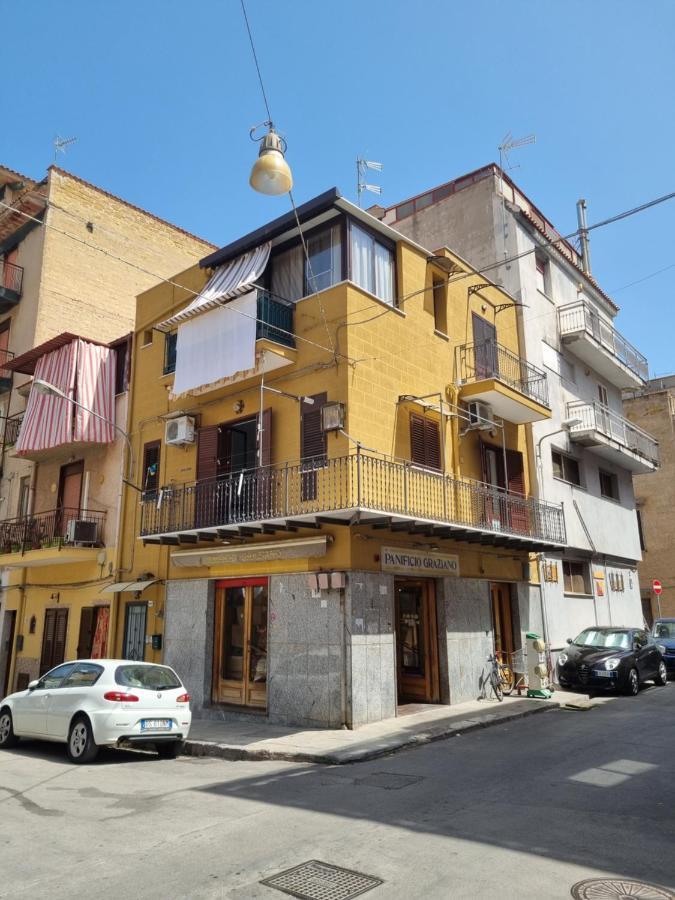 L'Angolo Dei Barcaioli Apartment Palermo Bagian luar foto